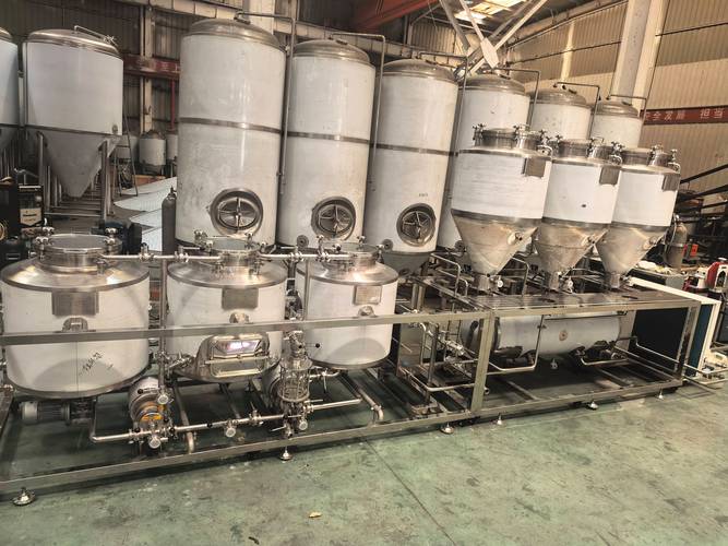 湾里数控啤酒设备多少钱一套？新手开精酿酒吧能直接上手吗